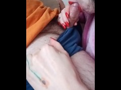 Homme marié se fait sucer avec passion par sa maîtresse et elle avale tout