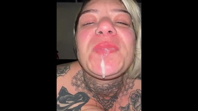 Katie получает полный рот спермы