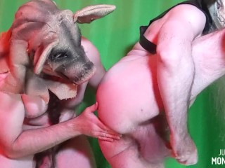 Превью к нашему новому видео Toypig, в котором тестируются игрушки в маске кабана ужасов на Хэллоуин