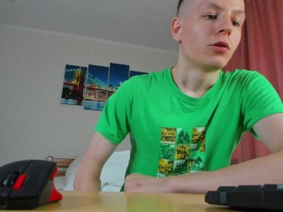 Возбужденный красавчик Евгений кончил 3 раза за день!