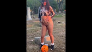 Танец на кладбище Bone - Поузи Lynn James