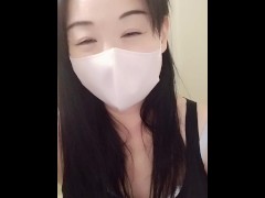 研修先のホテルトイレで同僚に隠れてオナニー - Screenshot 1 of 16 - 熟女
