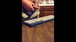 Прошло несколько дней с тех пор, как я в последний раз эякулировал - Было так приятно выпустить свою нагрузку на эту клавиатуру