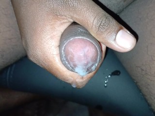 La Pipe D’un Garçon Solo Du Sri Lanka Trouve Le Jus