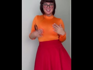 Brunette Bombshell Shakes Booty in Halloween Cosplay