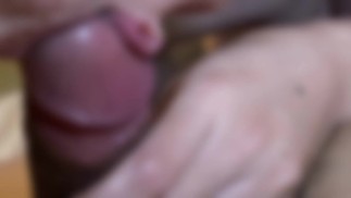 Японская милфа делает минет и дрочит