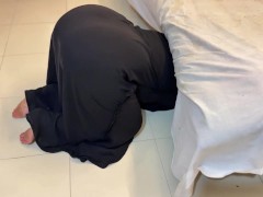 Arab Big Ass Hot Stepmom Stuck Under Bed When She Clean my Room! Then i see her booty & Masturbating
