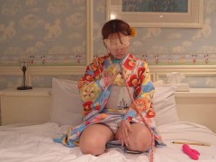 着物をきて、ご主人様に自慰をしているところをみてもらいました。とっても恥ずかしかったです。。。 - Screenshot 3 of 16 - 和服