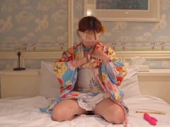 着物をきて、ご主人様に自慰をしているところをみてもらいました。とっても恥ずかしかったです。。。 - Screenshot 6 of 16 - 自慰