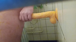 Extra dicker Solo-Dildo für Männer - zum ersten Mal öffnen und diesen monsterrealistischen Schwanz benutzen