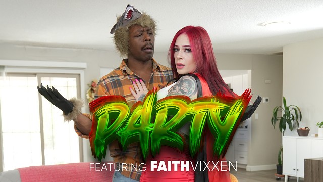 Татуированная брюнетка Faith Vixxen жестко оттрахана Will Tile