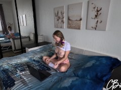 Отчим был в шоке, когда вернулся домой, застукав падчерицу за этим... - Screenshot 1 of 16 - Stepdad Stepdaughter