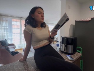 我的女同性恋前女友敢让我在她面前自慰，我喷了