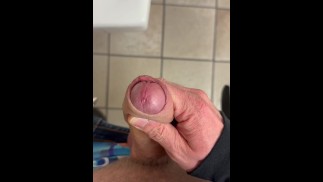 Подборка соло с большим необрезанным членом и поглаживанием спермы! Onlyfans Uncutmnguy21