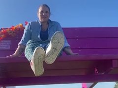 STARE AT THE GIANTESS' FEET - Screenshot 2 of 16 - Giantess Feet