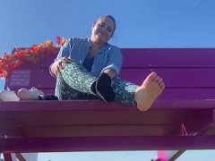 STARE AT THE GIANTESS' FEET - Screenshot 4 of 16 - Foot Fetish Solo