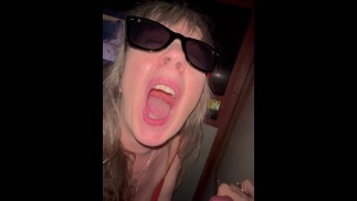 Schneller BJ mit leckerem Sperma. Weitere heiße Videos finden Sie auf meiner OF