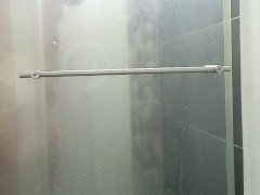 bañandome y orinando en la ducha