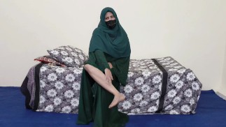 Arab Muslim Hijab Women Masturbating With Big Dildo