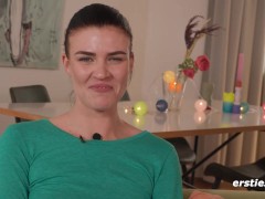 Ersties - Die energiegeladene Josie L ist für ein Abenteuer in Berlin