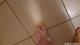 offese volgari ai feticisti segaioli dei piedi puzzolenti, eccitati con i miei insulti!