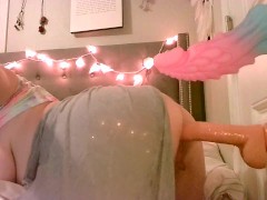 Dirty Daisy twerks on Dildo