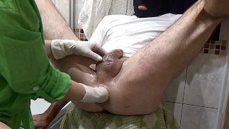 Masáž prostaty gumovými rukavicemi