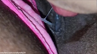 清洁她的臭屄滴着奶油屄咕噜咕噜