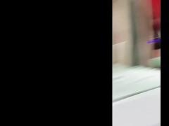 SUCCIONANDO LAS BOLAS PARA DESCARGARLAS A CHORROS EN SU RICA VERGA