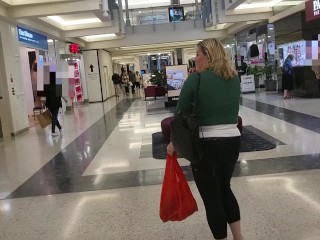 Kiwi 小便喝 荡妇荡妇在商场试衣服时被用作厕所