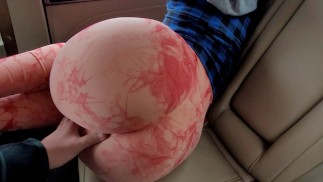 Il mio istruttore di yoga mi è venuto a prendere e l'ho lasciato giocare con il mio culo grosso in leggings