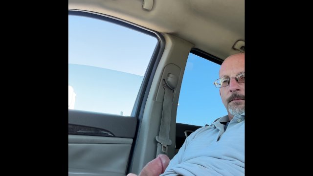 I just want to share my cock with everyone!