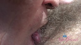 Sia Wood mit ihrer haarigen Muschi kommt vorbei, um Hallo zu sagen, lutsche einen Schwanz und nimm ihn tief POV