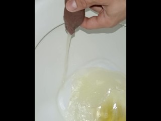 ПИСАЮЩИЙСЯ ОГРОМНЫЙ БОЛЬШОЙ ЧЛЕН И ОРИГИНАЛЬНЫЙ ЗВУК VENOZA, КРУПНЫМ ПЛАНОМ