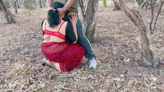 Horny Indian Housewife Cheating with Friend - Giving Deep Throat in Outdoor - Saree Sex