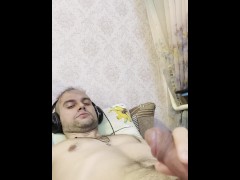 лежу голый с пипкой