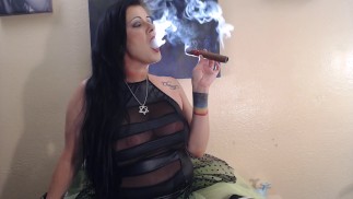 Corojo Asylum 13 抽雪茄性感荡妇忏悔