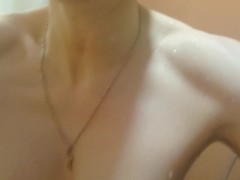 GIRL SHAVING HAIRY ARMPITS IN HOTEL SHOWER