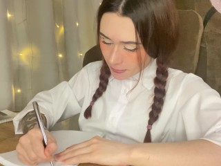 饥渴的女学生不喜欢做作业，她喜欢打飞机