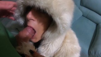 Превью- MilfyCalla- Трах в лицо в белой шубе и уггах 208