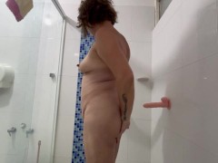 come here and take a shower  - Screenshot 1 of 16 - Milf Shower