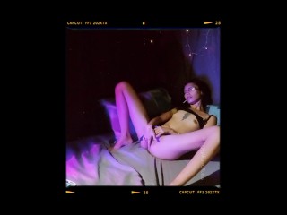 Hot бразильская красотка незатейливо мастурбирует и сильно кончает