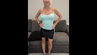 Топ цвета морской волны, юбка Black с зелеными каблуками