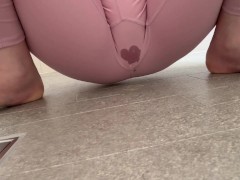 ヨガパンツでお風呂でお漏らしする人妻 - Screenshot 11 of 16 - Amateur Milf