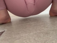 ヨガパンツでお風呂でお漏らしする人妻 - Screenshot 9 of 16 - Hentai