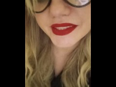 Сучка показывает измену и хочет трахаться - Screenshot 10 of 16 - минет