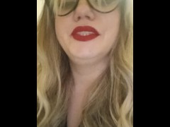 Сучка показывает измену и хочет трахаться - Screenshot 4 of 16 - шлюха девушка