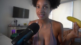 Foxy против банана и белка