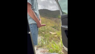 🚗 je masturbe ma grosse bite dans la voiture et éjacule en bord de route a la vue des passants