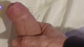 Большой белый член, дрочит с камшотом